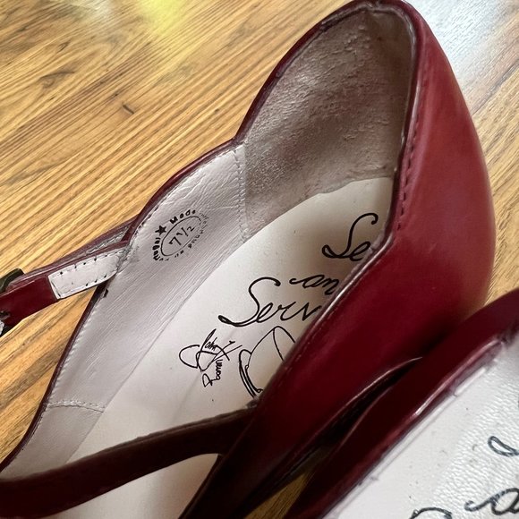 Fluevog Teapot Sencha t-strap heels, Cherry red, 7.5 - Picture 7 of 10